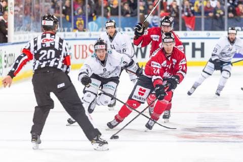 30 12 2018 Ice Hockey Season 2018 2019 Spengler Cup Semifinals Team Canada Thomas Sabo Ice Tigers Icetigers Nuremberg ThHa Adam Cracknell 24 Team Canada Brandon Buck 9 Thomas Sabo Ice Tigers