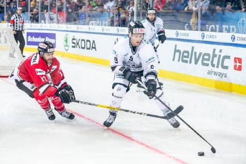 30 12 2018 Ice Hockey Season 2018 2019 Spengler Cup Semifinals Team Canada Thomas Sabo Ice Tigers Icetigers Nuremberg ThHa Andrew Ebbett 19 Team Canada Brandon Buck 9 Thomas Sabo Ice Tigers