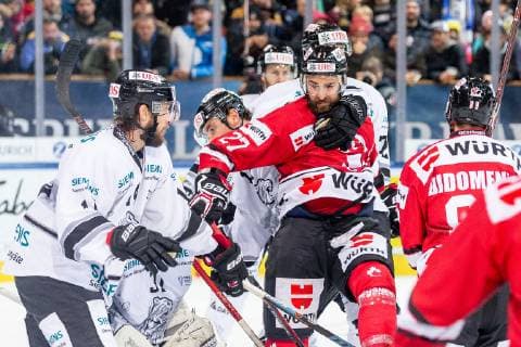 30 12 2018 Ice Hockey Season 2018 2019 Spengler Cup Semifinal Team Canada Thomas Sabo Ice Tigers Icetigers Nuremberg ThHa Fight between Chris Brown 11 Thomas Sabo Ice Tigers Kyle Quincey 27 Team Canada