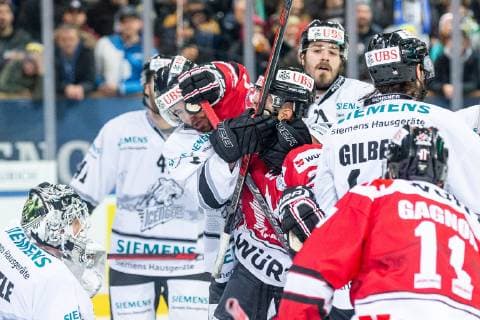 30 12 2018 Ice Hockey Season 2018 2019 Spengler Cup Semifinal Team Canada Thomas Sabo Ice Tigers Icetigers Nuremberg ThHa Fight between Chris Brown 11 Thomas Sabo Ice Tigers Kyle Quincey 27 Team Canada