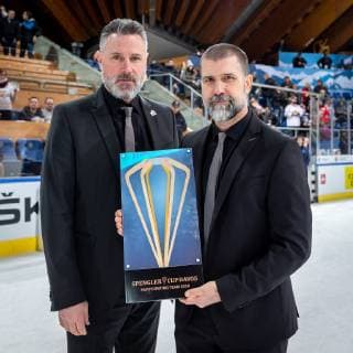 30 12 2018 Ice Hockey Season 2018 2019 Spengler Cup Semifinal Team Canada Thomas Sabo Ice Tigers Icetigers Nuremberg ThHa Mike Flanagan Co Trainer Assistant Coach Thomas Sabo Ice Tigers Martin Jiranek Head Coach Head Coach Thomas Sabo Ice Tigers with Trophy