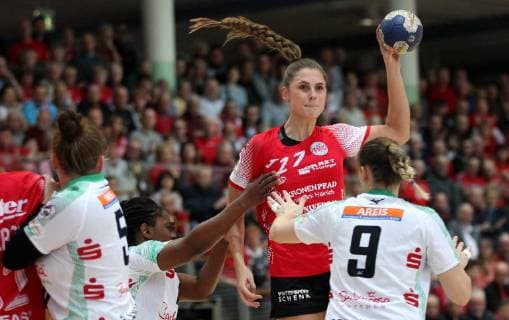 Handball 1 Bundesliga Women THC Frisch Auf Göppingen 30 12 18 Bad Langensalza Handball 1 Bundesliga Women Season 2018 2019 Thüringer Handballclub THC Frisch Auf Göppingen in picture Alicia Stolle THC vs Prudence Kinlend Göppingen