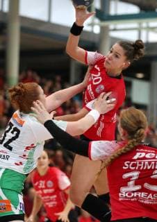 Handball 1 Bundesliga Women THC Frisch Auf Göppingen 30 12 18 Bad Langensalza Handball 1 Bundesliga Women Season 2018 2019 Thüringer Handballclub THC Frisch Auf Göppingen in picture Emiliy Bölk THC vs. Lina Krhlikar Göppingen
