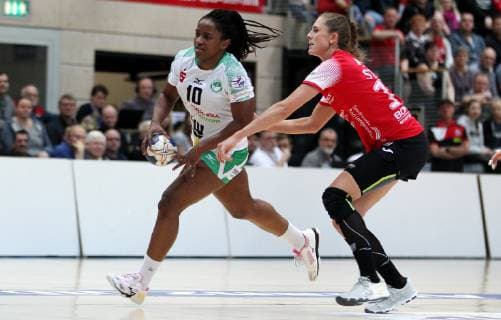 Handball 1 Bundesliga Women THC Frisch Auf Göppingen 30 12 18 Bad Langensalza Handball 1 Bundesliga Women Season 2018 2019 Thüringer Handballclub THC Frisch Auf Göppingen in picture Alicia Stolle THC vs Prudence Kinlend Göppingen