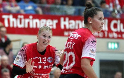 Handball 1 Bundesliga Women THC Frisch Auf Göppingen 30 12 18 Bad Langensalza Handball 1 Bundesliga Women Season 2018 2019 Thüringer Handballclub THC Frisch Auf Göppingen in picture Maike Schmelzer gives instructions re Emiliy Bölk THC