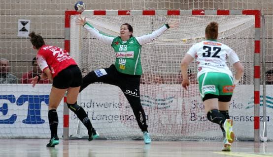 Handball 1 Bundesliga Women THC Frisch Auf Göppingen 30 12 18 Bad Langensalza Handball 1 Bundesliga Women Season 2018 2019 Thüringer Handballclub THC Frisch Auf Göppingen in picture Emiliy Bölk THC vs. goalkeeper Edit Lengyel Göppingen