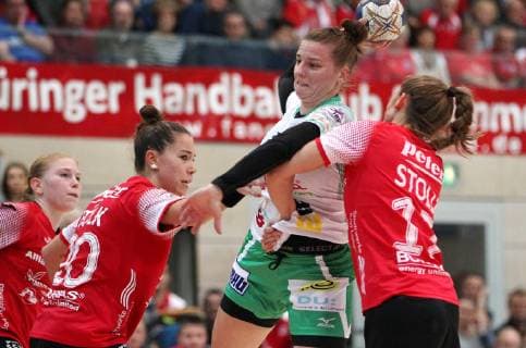 Handball 1 Bundesliga Women THC Frisch Auf Göppingen 30 12 18 Bad Langensalza Handball 1 Bundesliga Women Season 2018 2019 Thüringer Handballclub THC Frisch Auf Göppingen in picture Emiliy Bölk and Alicia Stolle THC against Annika Blanke Göppingen