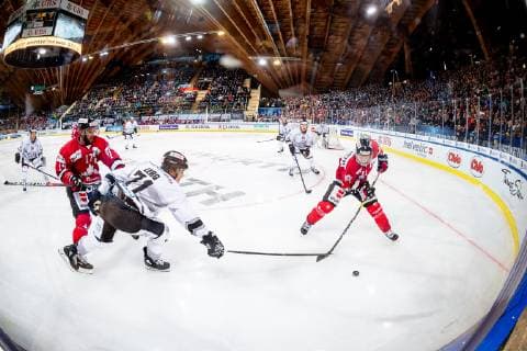 30 12 2018 Ice Hockey Season 2018 2019 Spengler Cup Semifinals Team Canada Thomas Sabo Ice Tigers Icetigers Nuremberg ThHa Bryan Lerg 71 Thomas Sabo Ice Tigers Aaron Gagnon 11 Team Canada Torrey Mitchell 17 Team Canada