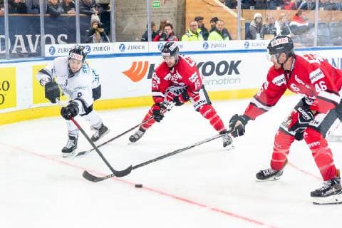 30 12 2018 Ice Hockey Season 2018 2019 Spengler Cup Semifinal Team Canada Thomas Sabo Ice Tigers Icetigers Nuremberg ThHa Brandon Buck 9 Thomas Sabo Ice Tigers Patrick Wiercioch 46 Team Canada Chris Didomenico 89 Team Canada