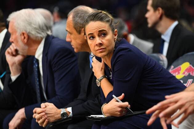 LOS ANGELES, CA - DECEMBER 29: San Antonio Spurs assistant coach Becky Hammon looks on during a NBA Basketball Herren USA game between the San Antonio Spurs and the Los Angeles Clippers on December 29, 2018 at STAPLES Center in Los Angeles, CA. (Photo by Brian Rothmuller Icon Sportswire) NBA: DEC 29 Spurs at Clippers Icon181229045 EDITORIAL USE ONLY