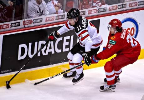 (190101) -- VANCOUVER, Jan. 1, 2019 -- Canada s Jaret Anderson-Dolan (L) and Russia s Alexander Romanov compete at the 2019 IIHF World Junior Championship in Vancouver, Dec. 31, 2018. Russia won 2-1. ) (SP)CANADA-VANCOUVER-IIHF-WORLD JUNIOR CHAMPIONSHIP AndrewxSoong 