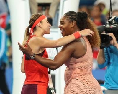 Belinda Bencic congratulates the winner Serena Williams Copyright: xJuergenxHasenkopfx