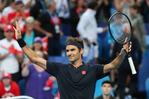 Roger Federer thanks the spectators fans Copyright: xJuergenxHasenkopfx