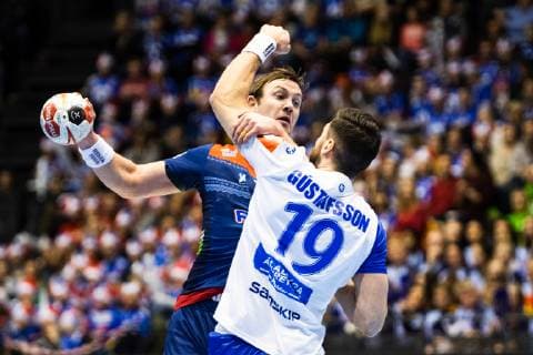 190103 Sander Sagosen Norway and Olafur Gustafsson of Iceland competes for the ball during the Gjensidige Cup match between Norway and Iceland on January 3 2019 in Oslo Photo Vegard Wivestad Grott BILDBYRAN kod VG 170266, detectedSourceLanguage  Copyright: VEGARDxWIVESTADxGRoTT BB190103BB461