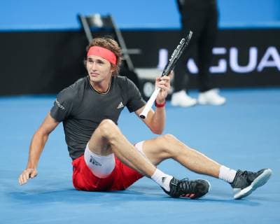 Alexander Zverev slips and falls to the ground Copyright: xJuergenxHasenkopfx