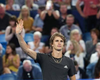 Alexander Zverev waves and thanks the audience fans Copyright: xJuergenxHasenkopfx