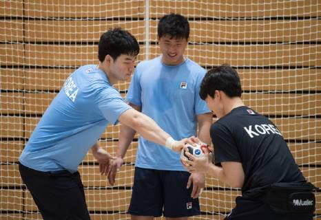 A coach of the team pulls on the ball that a player holds on to Handball Public training of the joint handball team from North and South Korea in preparation for the Handball World Championship 2019 in DEN GER at the Horst Kober Sports Center in Berlin Germany on 04 01 2019