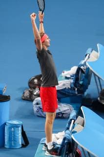 Alexander Zverev jumps on the bench and cheers joy joy emotion mixed doubles Copyright: xJuergenxHasenkopfx