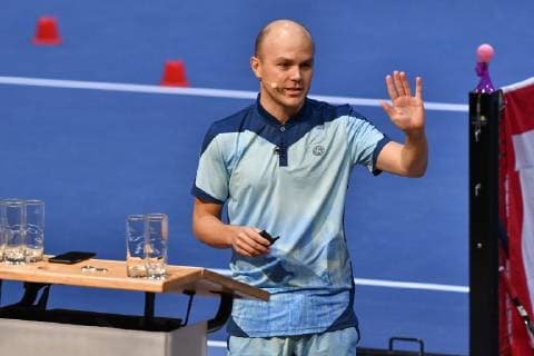 GER International DTB Tennis Congress 2019 04 01 2018 Estrel Congress Center Berlin GER International DTB Tennis Congress 2019 in picture Ruben Neyens talks about Kids Tennis Blue and gesticulates nph Mauelshagen nph00321