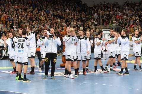 04 01 2019 xkhx Hannover Tui Arena Deutscher Handballbund DHB Handball International Match Germany GER vs. Czech Czech Republic Goalkeeper Andreas Wolff GER and his teammates thank the fans