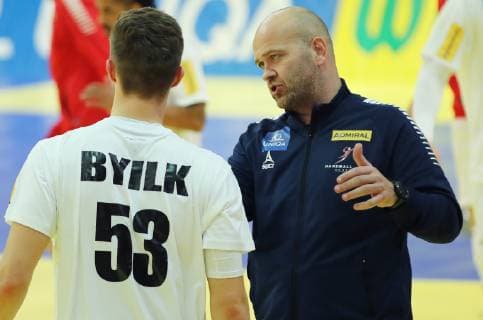 Handnball, Länderspiel, Österreich - Bahrain HANDBALL - Continental Cup, AUT vs BRN INNSBRUCK,AUSTRIA,04.JAN.19 - HANDBALL - Continental Cup, Austria vs Bahrain, international match Länderspiel Image shows Mykola Bilyk and head coach Patrekur Johannesson (AUT). GEPAxpictures xAndreasxPranter