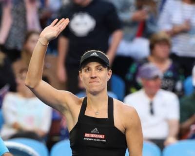 Angelique Kerber waves and thanks the audience fans Copyright: xJuergenxHasenkopfx