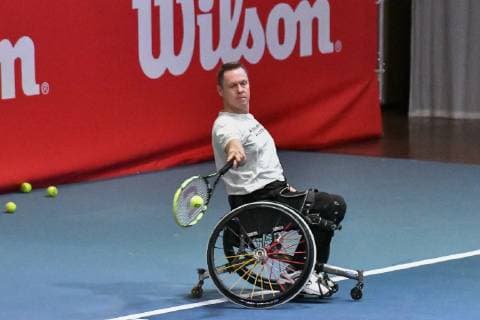 GER International DTB Tennis Congress 2019 05 01 2018 Estrel Congress Center Berlin GER International DTB Tennis Congress 2019 in picture Wheelchair Tennis player demonstrates exercise form in the thematic area Inclusion in tennis training nph Mauelshagen nph00321