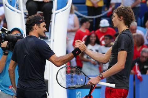 Alexander Zverev congratulates the winner Roger Federer Copyright: xJuergenxHasenkopfx