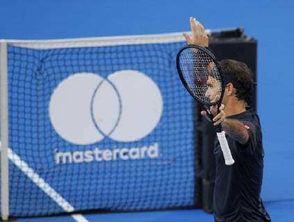 5th January 2019, RAC Arena, Perth, Australia; Hopman Cup Tennis, sponsored by Mastercard; Roger Federer of Team Switzerland waives to the fans after winning thre singles against Alexander Zverev of Team Germany during the Final  ActionPlus12093032 DavidxWoodley