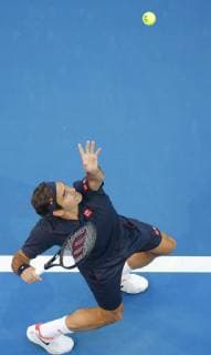 5th January 2019, RAC Arena, Perth, Australia; Hopman Cup Tennis, sponsored by Mastercard; Roger Federer of Team Switzerland serves to Alexander Zverev of Team Germany during the Final  ActionPlus12093043 DavidxWoodley