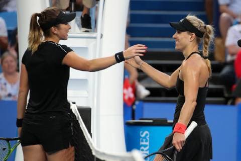 Belinda Bencic congratulates the winner Angelique Kerber Copyright: xJuergenxHasenkopfx