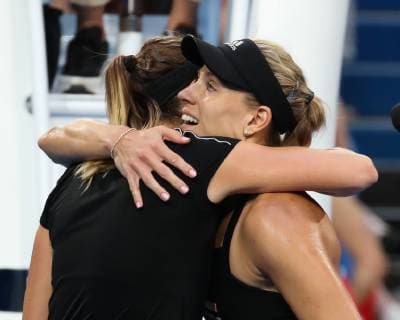 Belinda Bencic congratulates the winner Angelique Kerber Copyright: xJuergenxHasenkopfx