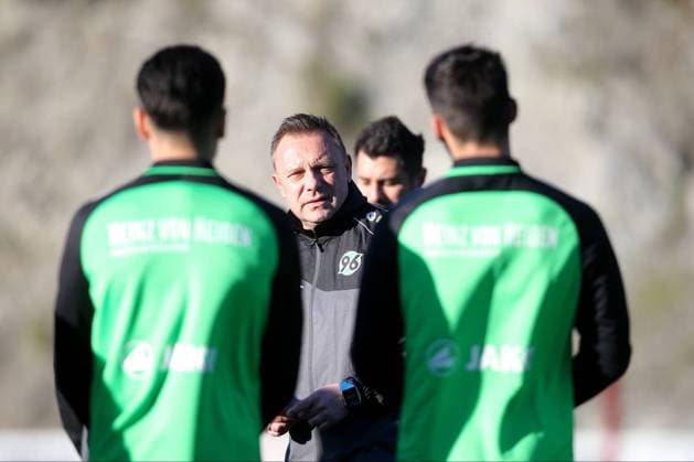 Marbella Spain 05 01 2019 Training Camp 2019 Hannover 96 Trainer Andre Breitenreiter H96 Watch DeFodi541