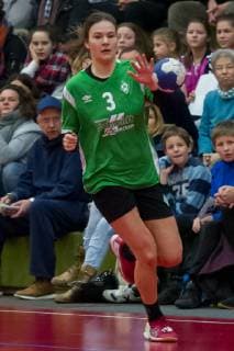 Merle Heidergott SV Werder Bremen 3 clipping on the ball single photo game scene action handball 2 Bundesliga women SV Werder Bremen BSV Sachsen Zwickau xobx