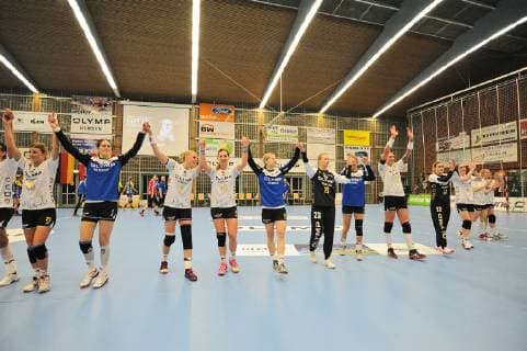 the players from Bietigheim are talking to the fans EHF Handbal Women EHF Cup Grouphase 05 01 2019 Photo TBaur Eibner SG BBM Bietigheim vs Storhamar Handball Elite Bietigheim Copyright: xEIBNER TobiasxBaurx EP_TBR