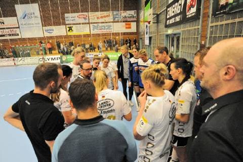 the circle of Bietigheim women after the game EHF Handbal Women EHF Cup Grouphase 05 01 2019 Photo TBaur Eibner SG BBM Bietigheim vs Storhamar Handball Elite Bietigheim Copyright: xEIBNER TobiasxBaurx EP_TBR