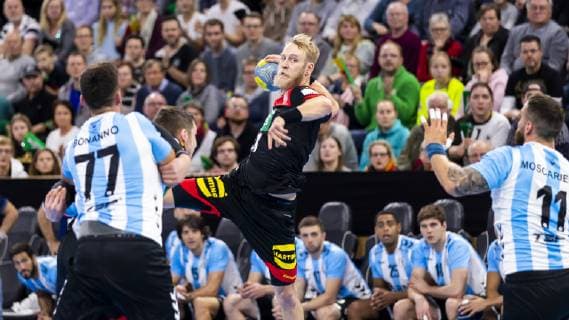 Matthias Musche Nr 37 Germany vs. Nicolas Bonanno Nr 77 Argentina and Lucas Dario Moscariello Nr 11 Argentina Germany vs Argentina Handball Test game 06 01 19 Kiel Schleswig Holstein Germany Sparkassen Arena Copyright: xAgentur54Gradx xFelixxKoenigx