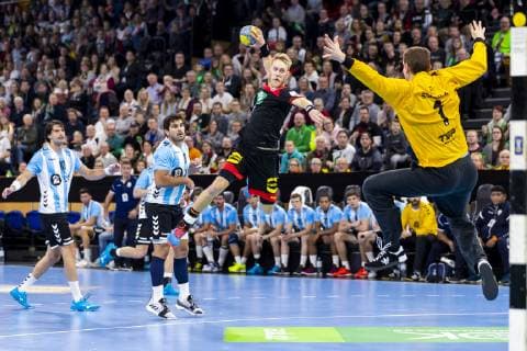 Matthias Musche No 37 Germany counter against Matias Carlos Schulz No 1 Argentina Germany vs Argentina Handball Test game 06 01 19 Kiel Schleswig Holstein Germany Sparkassen Arena Copyright: xAgentur54Gradx xFelixxKoenigx