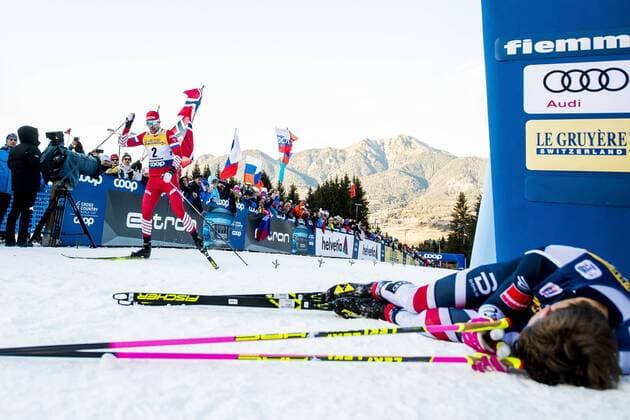 Sport Themen der Woche KW01 Sport Bilder des Tages Langlauf, Johannes Hösflot Kläbo gewinnt Tour de Ski 190106 Sergey Ustiugov of Russia cross the finnish line while Johannes Hosflot Klaebo of Norway lies down during men s finale climb on January 6, 2019 in Val di Fiemme. Photo: Fredrik Varfjell BILDBYRAN kod FV 150204 *** 190106 Sergey Ustiugov of Russia cross the finnish line while Johannes Hosflot Klaebo of Norway lies down during men s finale climb on January 6 2019 in Val di Fiemme Photo Fredrik Varfjell BILDBYRAN kod FV 150204, detectedSourceLanguage  Copyright: FREDRIKxVARFJELL BB190106FV044