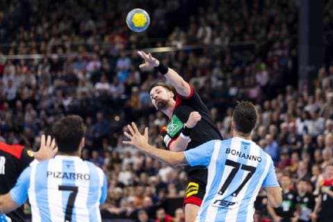 Fabian Wiede Nr 10 Germany vs. Nicolas Bonanno Nr 77 Argentina Germany vs Argentina Handball Test game 06 01 19 Kiel Schleswig Holstein Germany Sparkassen Arena Copyright: xAgentur54Gradx xFelixxKoenigx