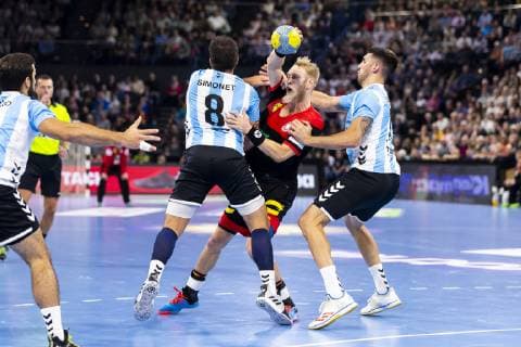Matthias Musche Nr 37 Germany vs. Pablo Ariel Simonet Nr 8 Argentina and Nicolas Bonanno Nr 77 Argentina Germany vs Argentina Handball Test game 06 01 19 Kiel Schleswig Holstein Germany Sparkassen Arena Copyright: xAgentur54Gradx xFelixxKoenigx