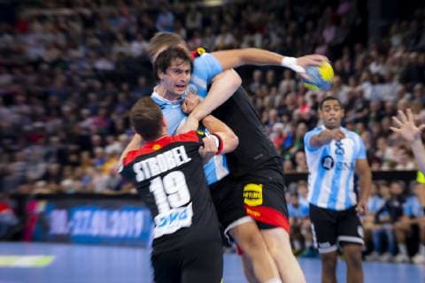 Federico Matias Vieyra Nr 10 Argentina against Martin Strobel Nr 19 Germany and Finn Lemke Nr 6 Germany Germany vs Argentina Handball Test game 06 01 19 Kiel Schleswig Holstein Germany Sparkassen Arena Copyright: xAgentur54Gradx xFelixxKoenigx