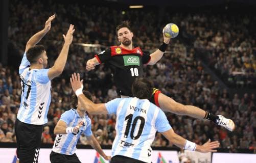 Photo Fabian Wiede Germany meets Nicolas Bonanno and Federico Vieyra right 10 Handball international on So 06 01 2019 in Kiel Germany Argentina 28 13