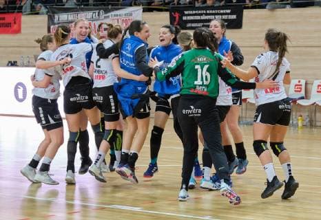 Neckarsulms players cheer after their away win in the game SV Union Halle Neustadt against Neckarsulmer SU in the Erdgas Sportarena in Halle on 06 01 19 Halle Sachsen Anhalt Germany