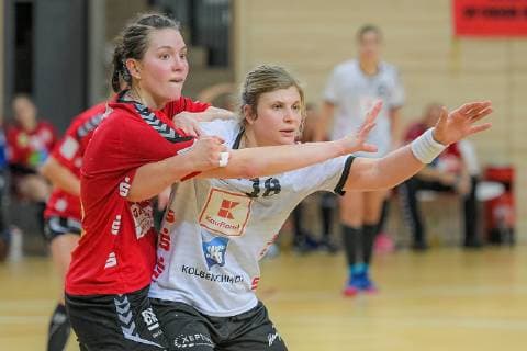 Pia Dietz SV Union Halle and Seline Ineichen NSU in match SV Union Halle Neustadt Wildcats vs Neckarsulmer Sport Union Handball 1 Bundesliga Season 2018 2019 Copyright xVIADATAx xHolgerxJohnx Halle Saale Sachsen Anhalt Germany
