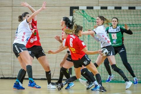 Emilia Galinska SV Union Halle tries everything in the game SV Union Halle Neustadt Wildcats vs Neckarsulmer Sport Union Handball 1 Bundesliga Season 2018 2019 Copyright xVIADATAx xHolgerxJohnx Halle Saale Sachsen Anhalt Germany