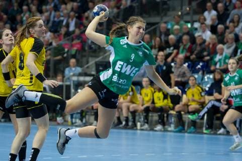 Marie Steffen VfL Oldenburg 3 throwing game scene action action handball Bundesliga women VfL Oldenburg TV Nellingen xobx