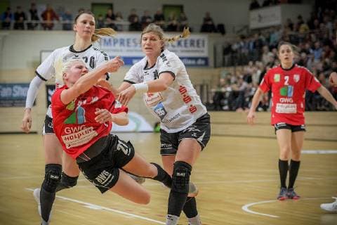 Sophie Lütke SV Union Halle is blocked by Louisa Wolf NSU and Nele Reimer NSU Mariana Ferreira Lopes SV Union Halle watches in game SV Union Halle Neustadt Wildcats vs Neckarsulmer Sport Union Handball 1 Bundesliga Season 2018 2019 Copyright xVIADATAx xHolgerxJohnx Halle Saale Sachsen Anhalt Germany