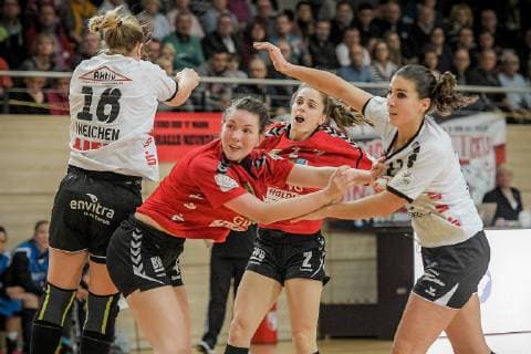 Mariana Ferreira Lopes SV Union Halle throws far over the gate in the game SV Union Halle Neustadt Wildcats vs Neckarsulmer Sport Union Handball 1 Bundesliga season 2018 2019 Copyright xVIADATAx xHolgerxJohnx Halle Saale Sachsen Anhalt Germany