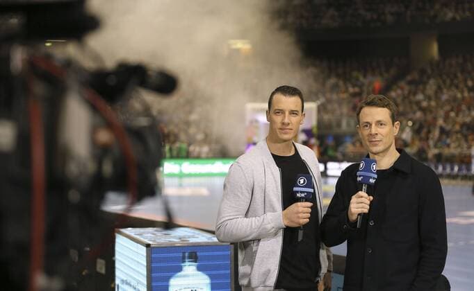Photo NDR ARD commentators Bommes and Dominik Klein left ex player of THW Kiel Handball international on Fr 04 01 2019 in Hannover Germany Czech Republic